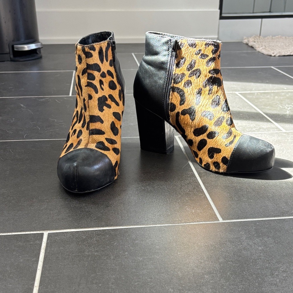 Stylish Leopard Print Ankle Boots with Black Details